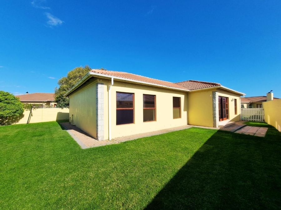 3 Bedroom Property for Sale in Sandbaai Western Cape